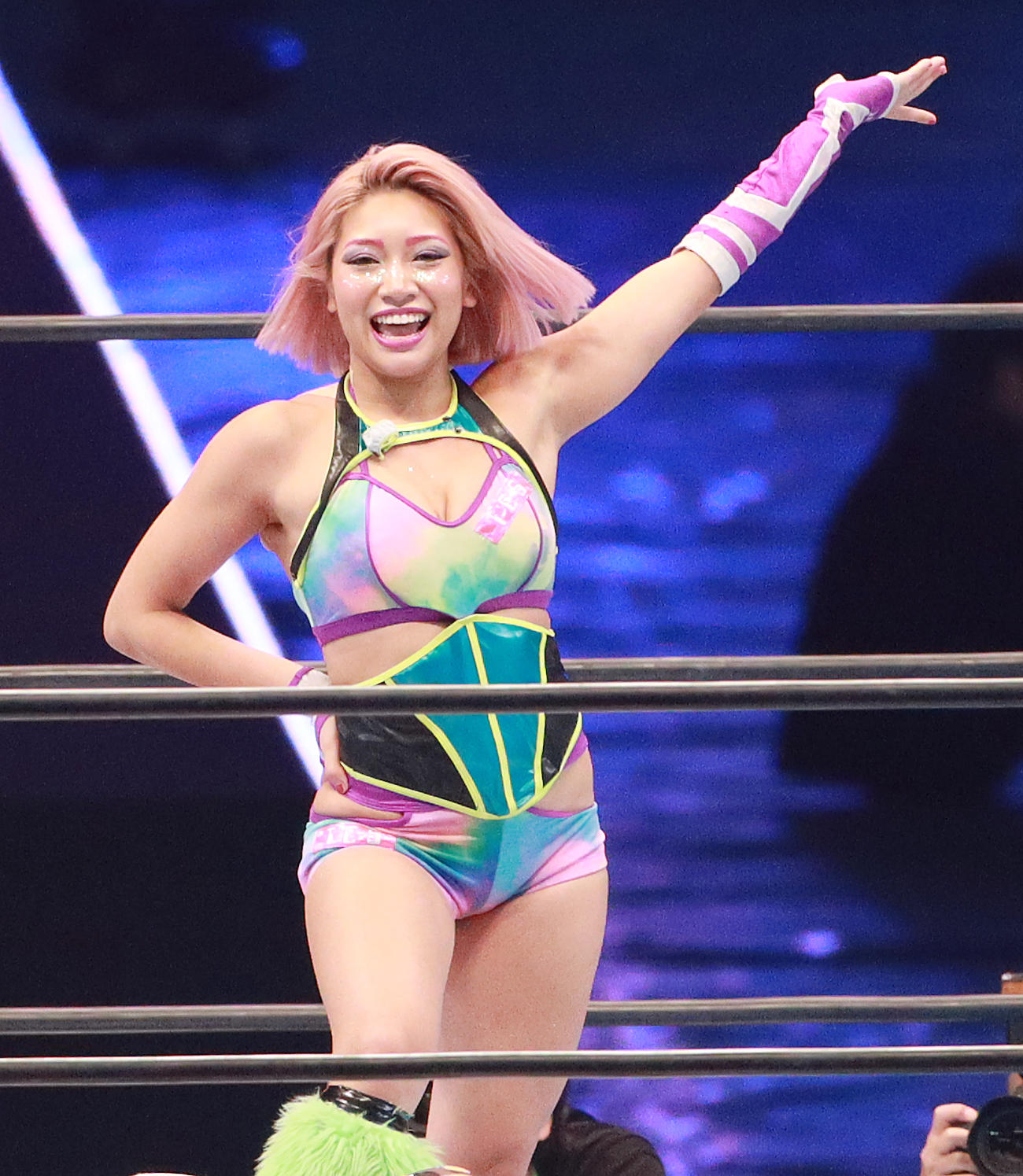 ポーズを決める木村花さん（2020年1月4日撮影）