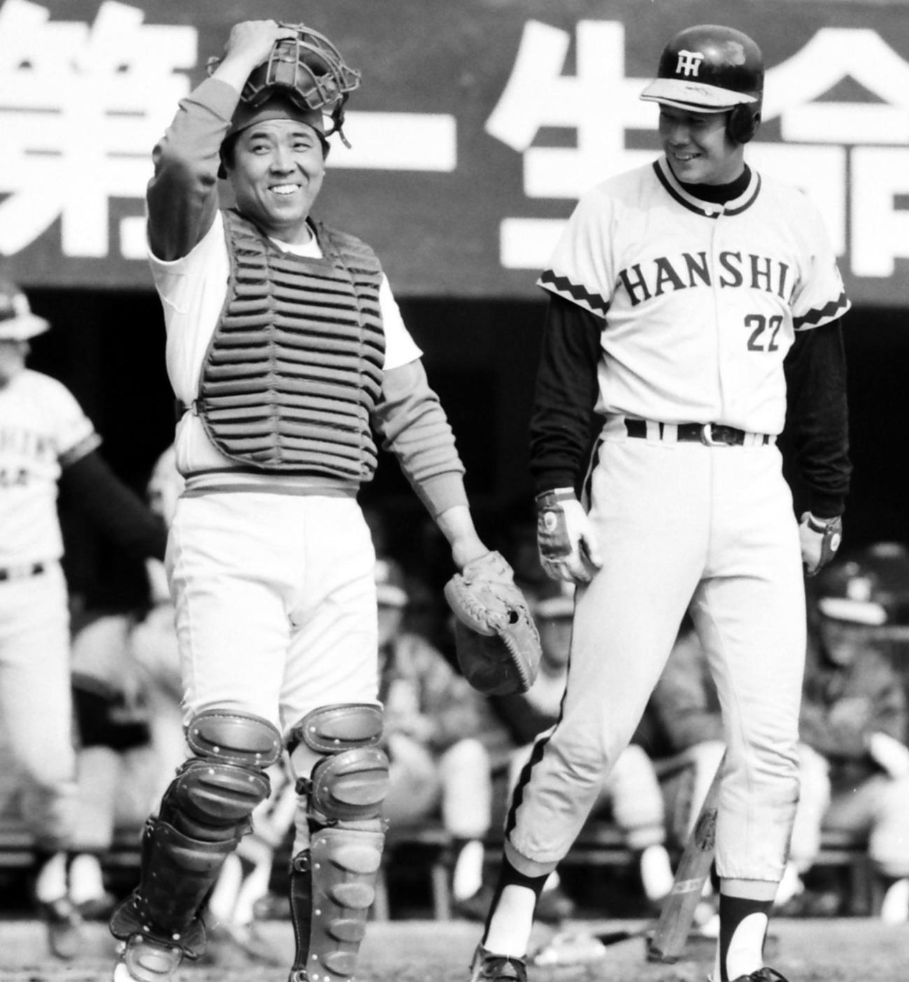 第26回阪神南海定期戦　田淵幸一（右）と笑顔を見せる野村克也さん