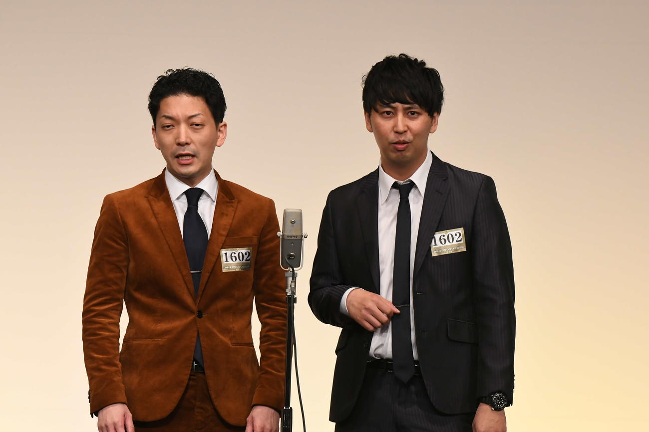 「M-1グランプリ2020」決勝進出を決めたニューヨーク。左が嶋佐和也、右が屋敷裕政(C)M-1グランプリ事務局