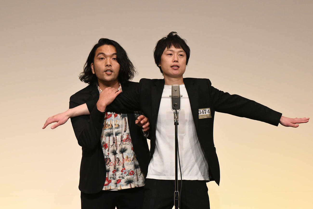 「M-1グランプリ2020」決勝進出を決めた見取り図。左が盛山晋太郎、右がリリー(C)M-1グランプリ事務局