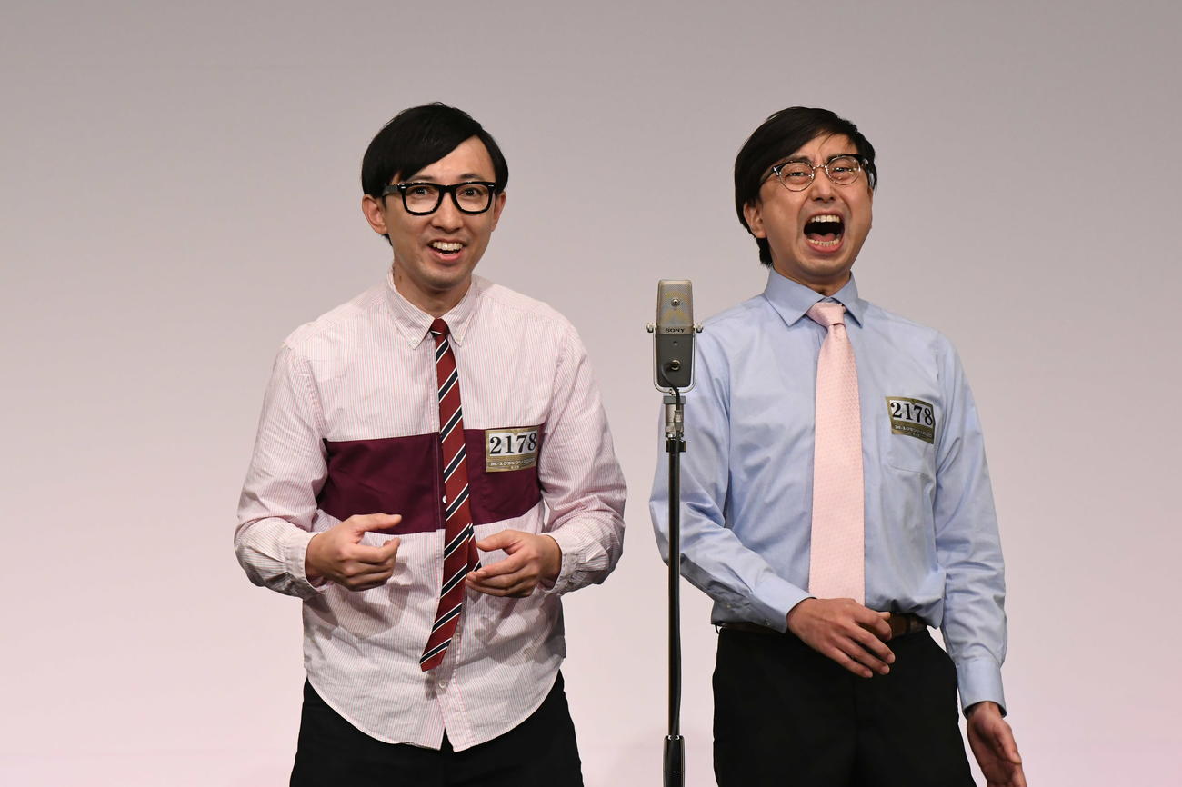 「M-1グランプリ2020」決勝進出を決めたおいでやすこが。左がこがけん、右がおいでやす小田(C)M-1グランプリ事務局