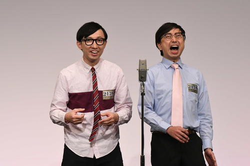 「M-1グランプリ2020」決勝進出を決めたおいでやすこが。左がこがけん、右がおいでやす小田(C)M-1グランプリ事務局