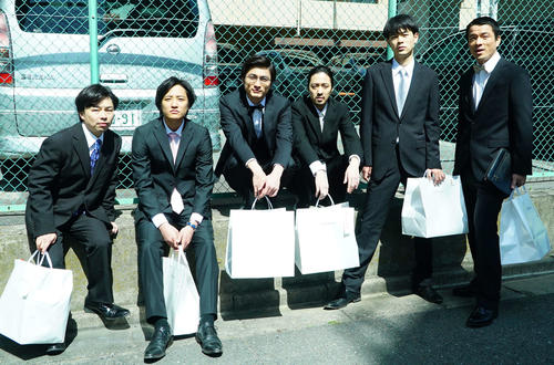 映画「くれなずめ」に出演する、左から浜野謙太、藤原季節、高良健吾、若葉竜也、成田凌、目次立樹（C）2020「くれなずめ」製作委員会