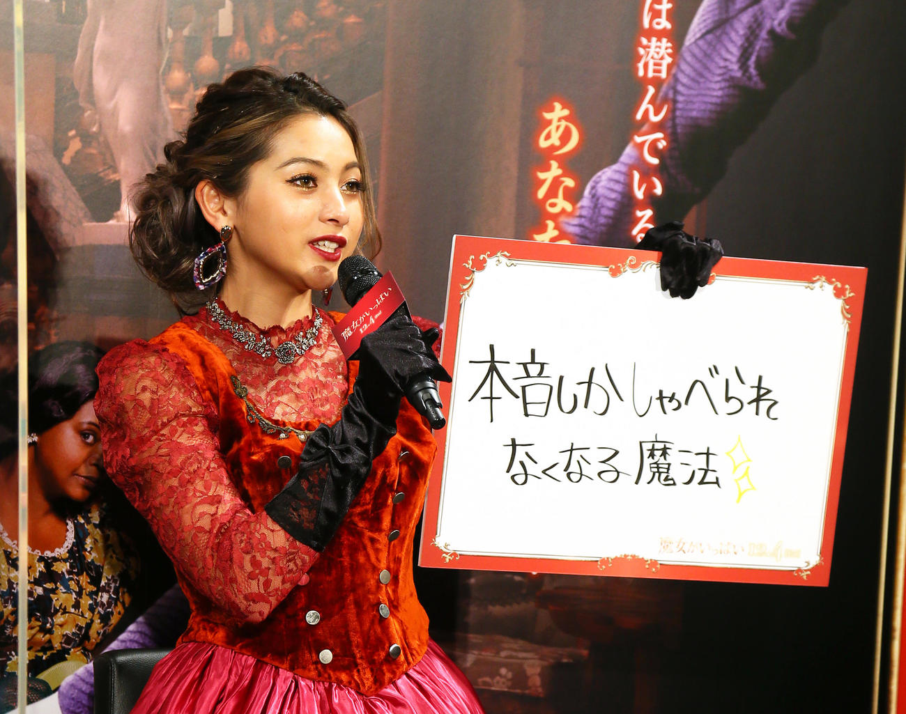 もし魔法が使えたならの質問に「本音しかしゃべられなくなる魔法」と答えるゆきぽよ（撮影・足立雅史）