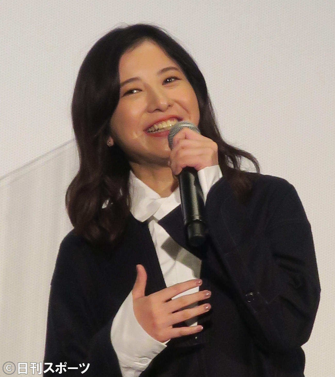 主演映画「きみの瞳が問いかけている」の舞台あいさつを行った吉高由里子
