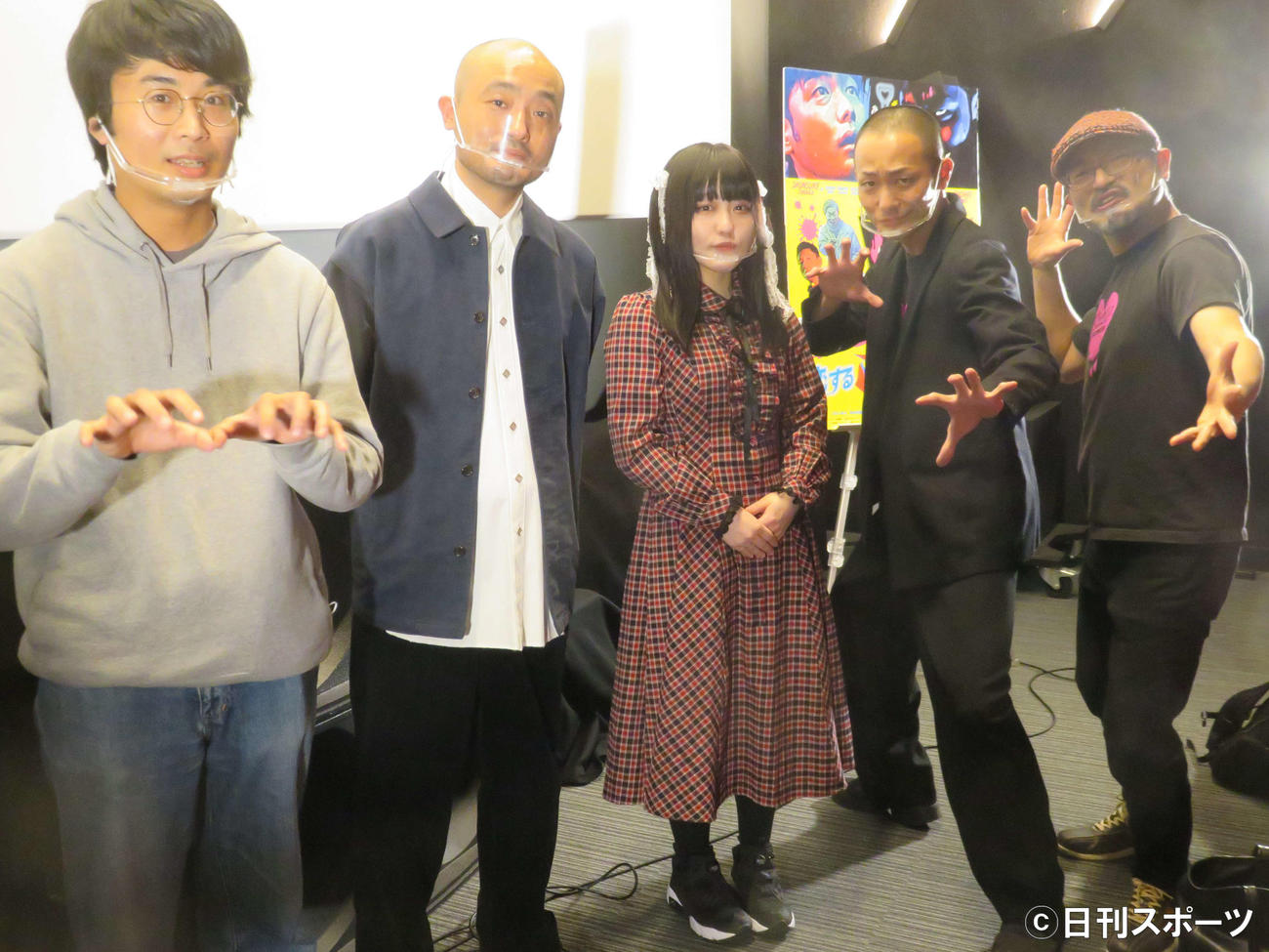 左から金子鈴章、宇野祥平、上のしほり、田中俊介、白石晃士監督