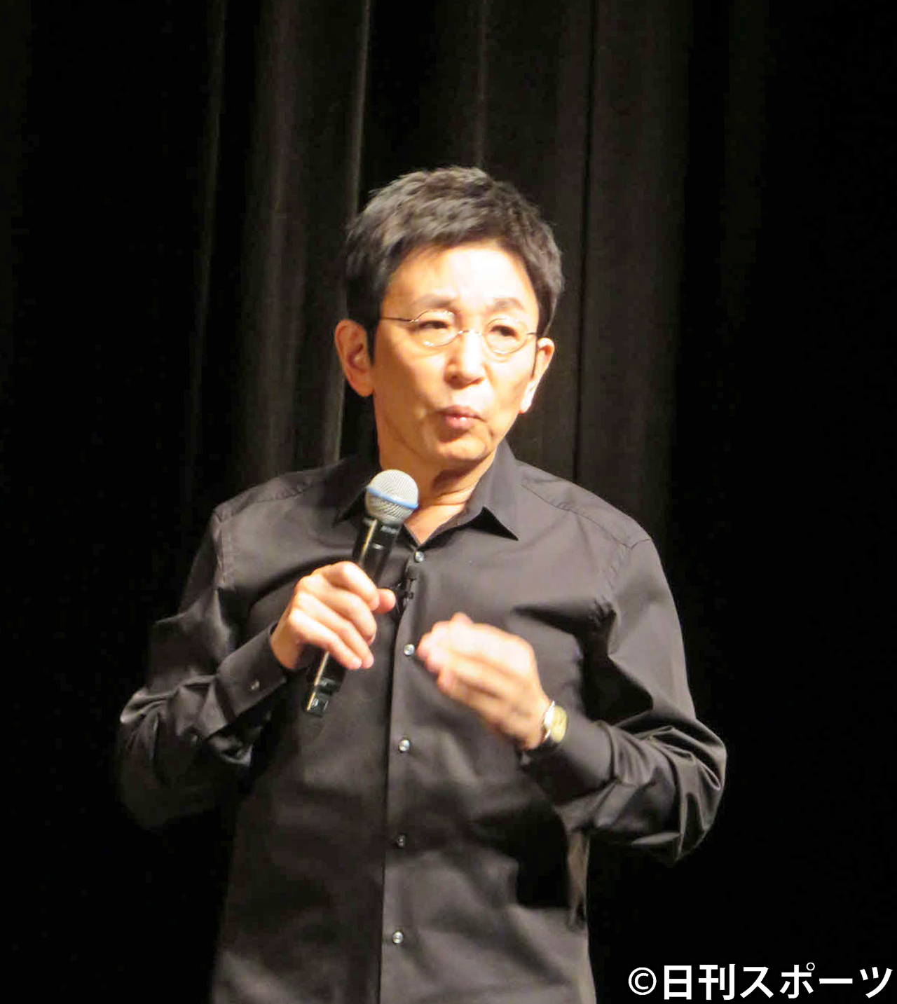 マシンガントークを披露する古舘伊知郎（撮影・小谷野俊哉）
