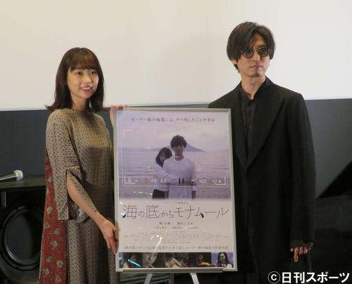 映画「海の底からモナムール」公開記念舞台あいさつに出席した清水くるみ（左）と桐山漣（撮影・遠藤尚子）