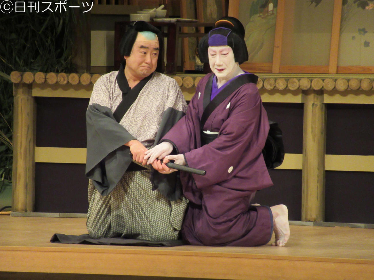 「吉例顔見世興行」が初日を迎え「傾城反魂香」に出演する中村鴈治郎（左）と中村扇雀（撮影・星名希実）