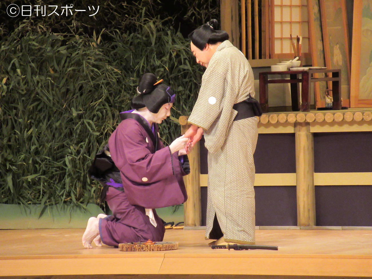 「吉例顔見世興行」が初日を迎え「傾城反魂香」に出演する中村鴈治郎（右）と中村扇雀（撮影・星名希実）