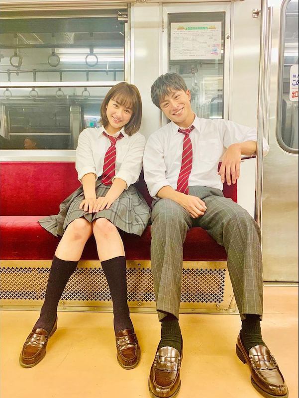 平祐奈と白濱亜嵐の制服ツーショット（平祐奈オフィシャルブログより）