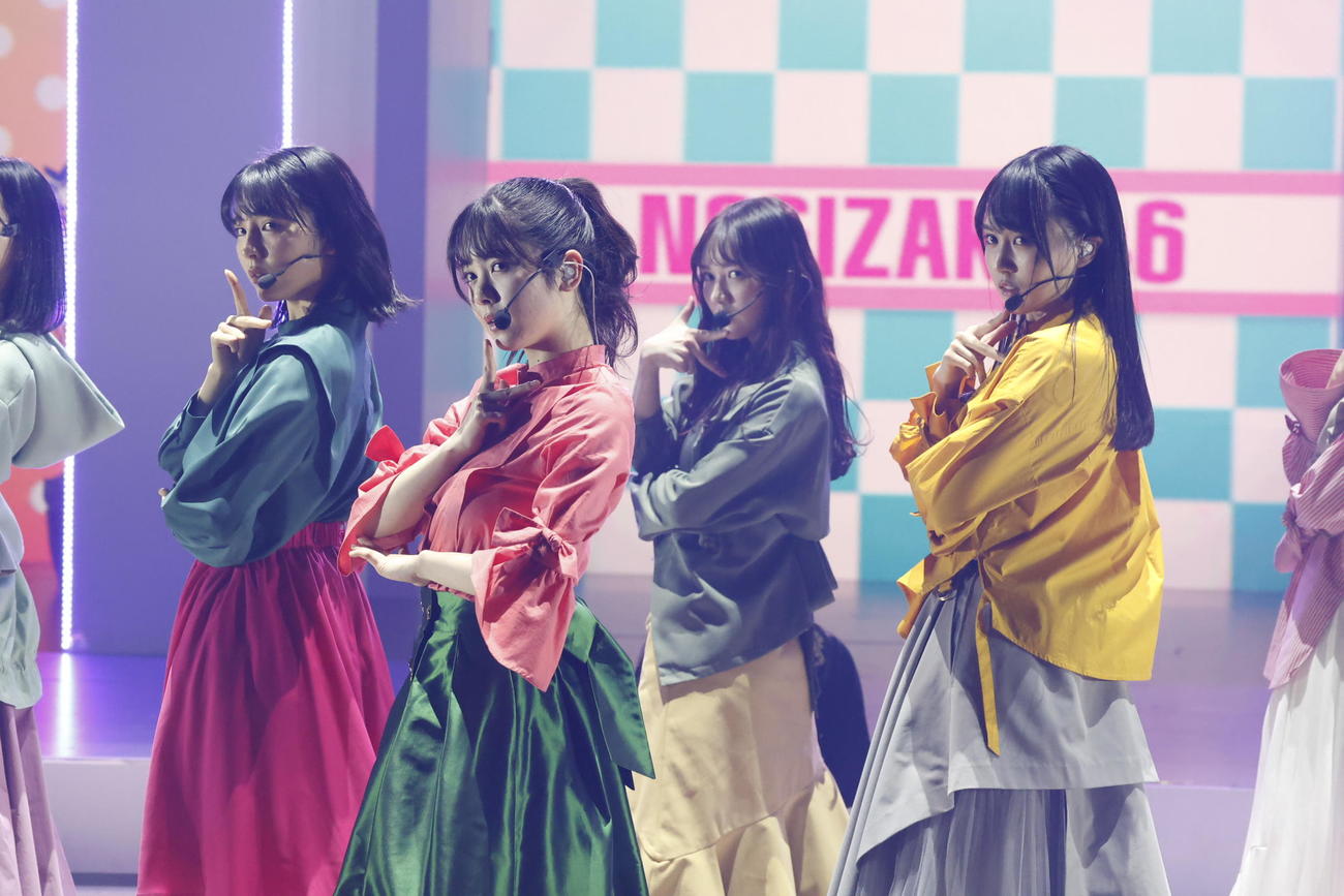 「僕の衝動」を披露した乃木坂46の4期生
