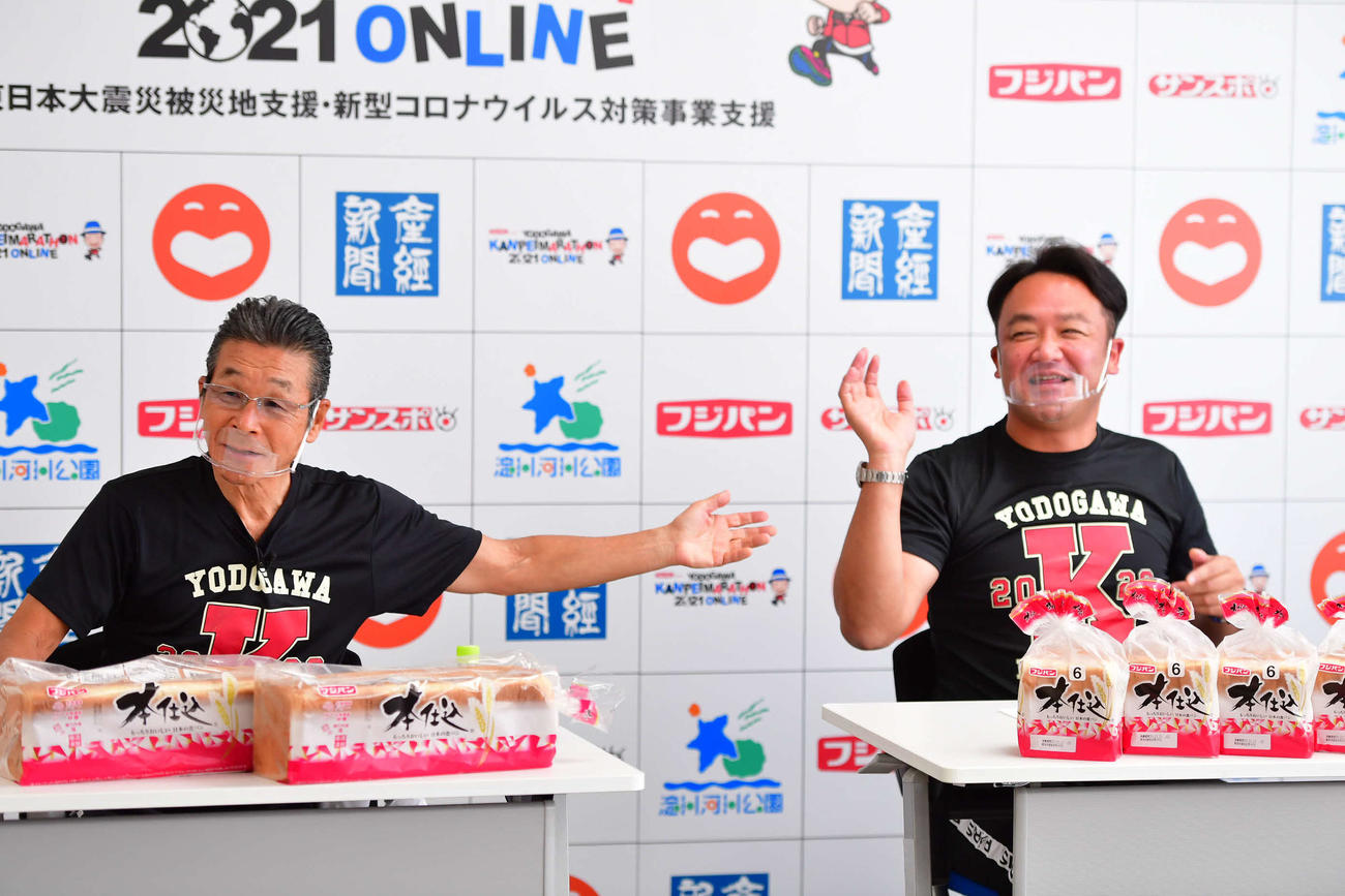 「フジパンPresents淀川寛平マラソン2021オンライン」の会見を行った間寛平（左）とたむらけんじ（吉本興業提供）