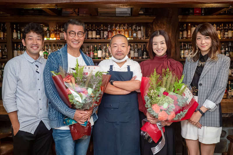 テレビ東京系連続ドラマ「共演NG」のクランクアップを迎えた出演者ら（共演NGオフィシャルブログより）