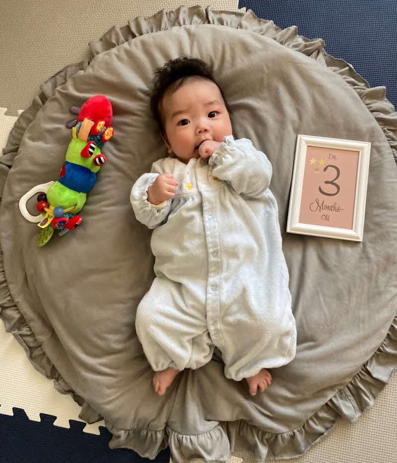 生後3カ月を迎えた息子を公開したニッチェ（ニッチェオフィシャルブログ「おいしいはなし」より）
