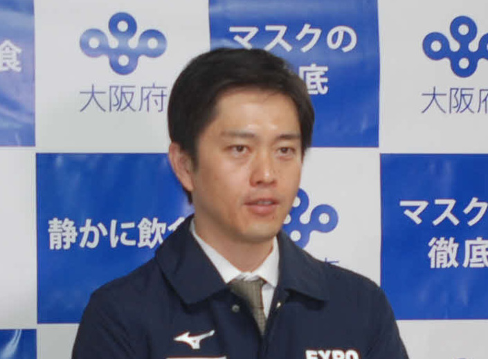 府庁で取材に応じる大阪府の吉村洋文知事（撮影・松浦隆司）