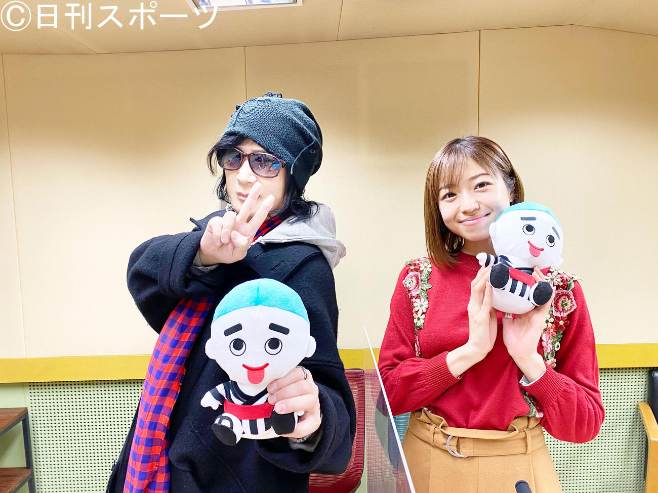 四日市市制作の読み上げ漫画のアフレコを行った京本政樹（左）と中村静香
