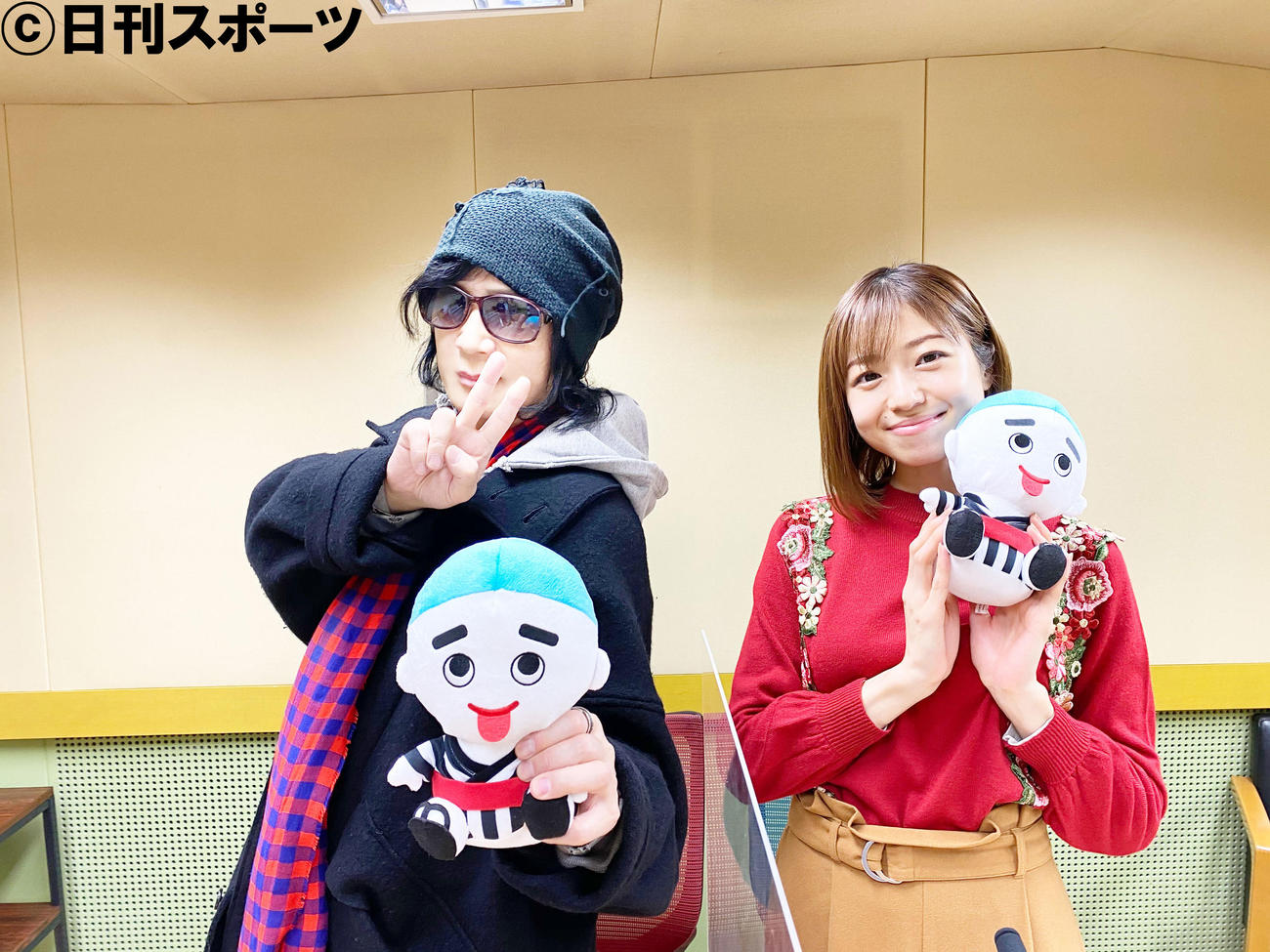 四日市市制作の読み上げ漫画のアフレコを行った京本政樹（左）と中村静香