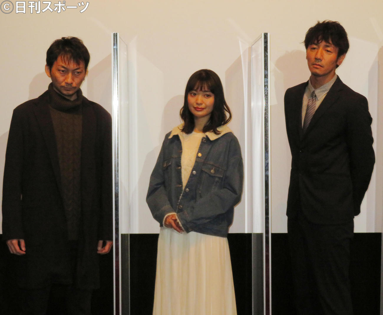 映画「トラップ・ガール」完成発表会に出席した、左から波岡一喜、北原里英、弓削智久（撮影・佐藤勝亮）