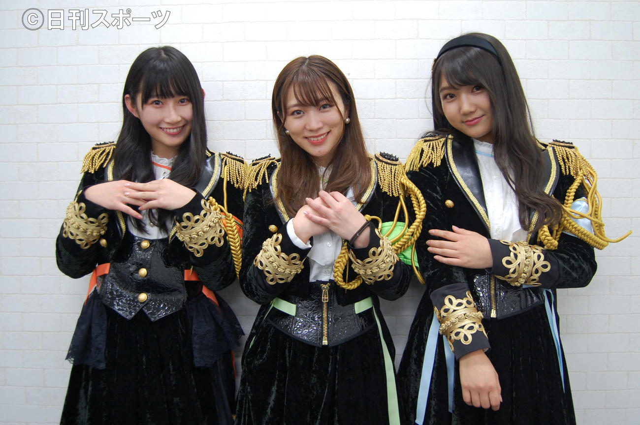 ベストアルバムをPRしたSUPER☆GiRLSの（左から）松本愛花、坂林佳奈、門林有羽