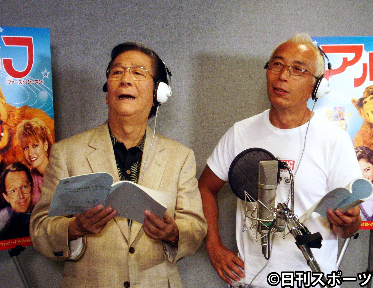米コメディードラマ「アルフ」アフレコ収録に参加した小松政夫さん（左）と所ジョージ（2009年8月17日撮影）