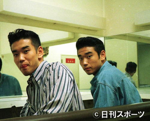 インタビューに応じる工藤兄弟（1992年撮影）