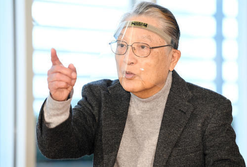 小松政夫さんとの思い出を語る伊東四朗（撮影・横山健太）