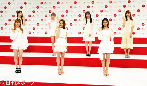 NiziU。前列左からRIKU、MAKO、RIMA、後列左からAYAKA、MAYUKA、RIO、NINA