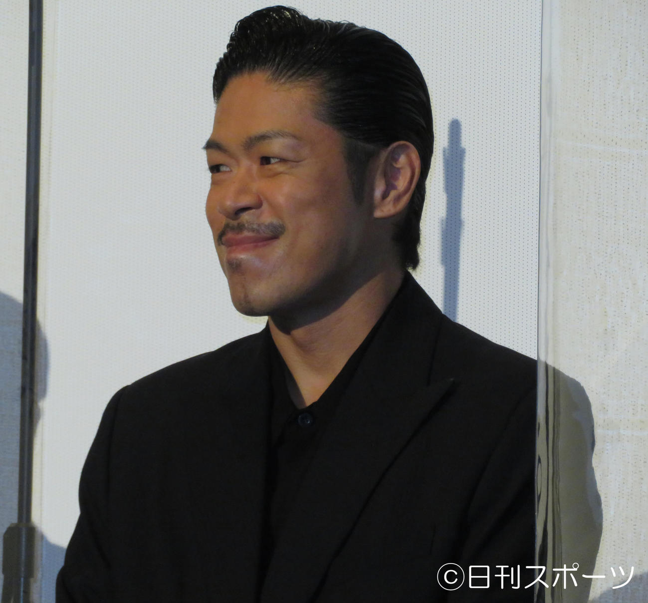 映画「無頼」初日舞台あいさつに登壇したEXILEの松本利夫（撮影・佐藤勝亮）