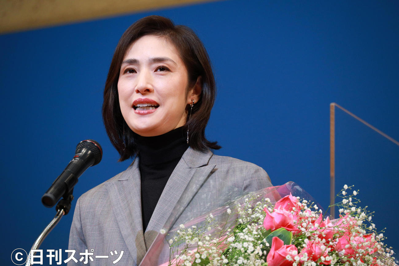 第37回浅草芸能大賞大賞を受賞した天海祐希（撮影・中島郁夫）