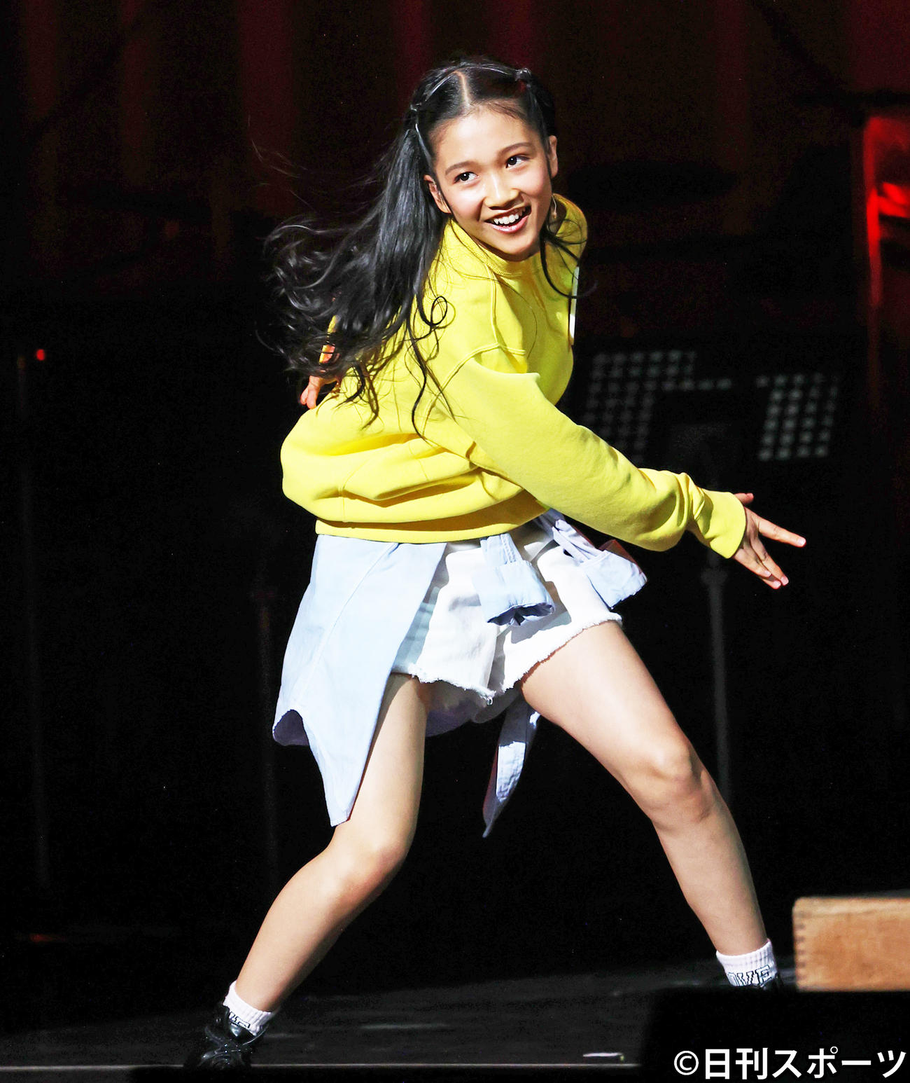 ダンス審査で激しいダンスを披露する山崎玲奈（撮影・野上伸悟）