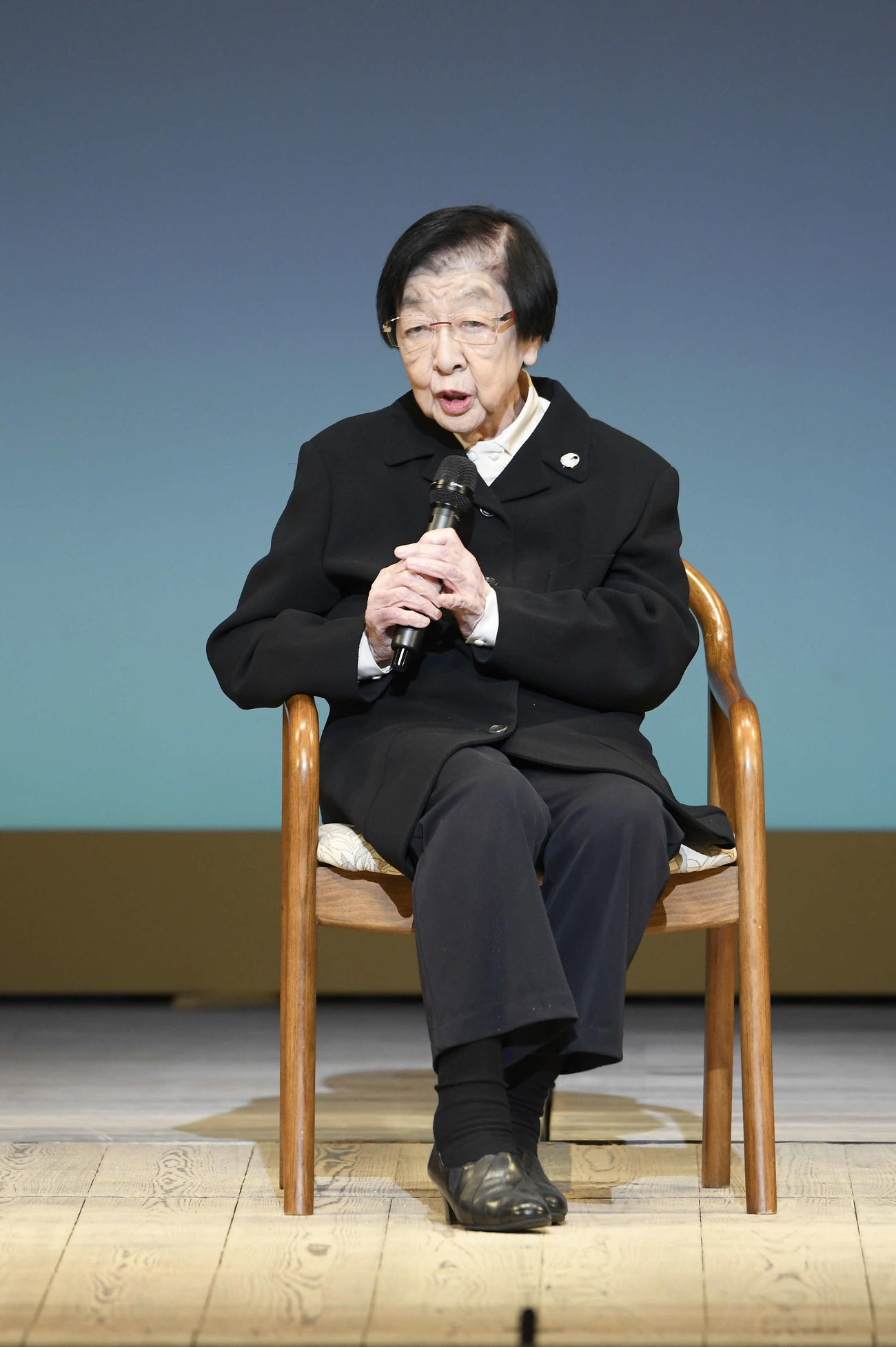 新派朗読劇場「女の決闘」のアフタートークに出席した石井ふく子氏（松竹提供）