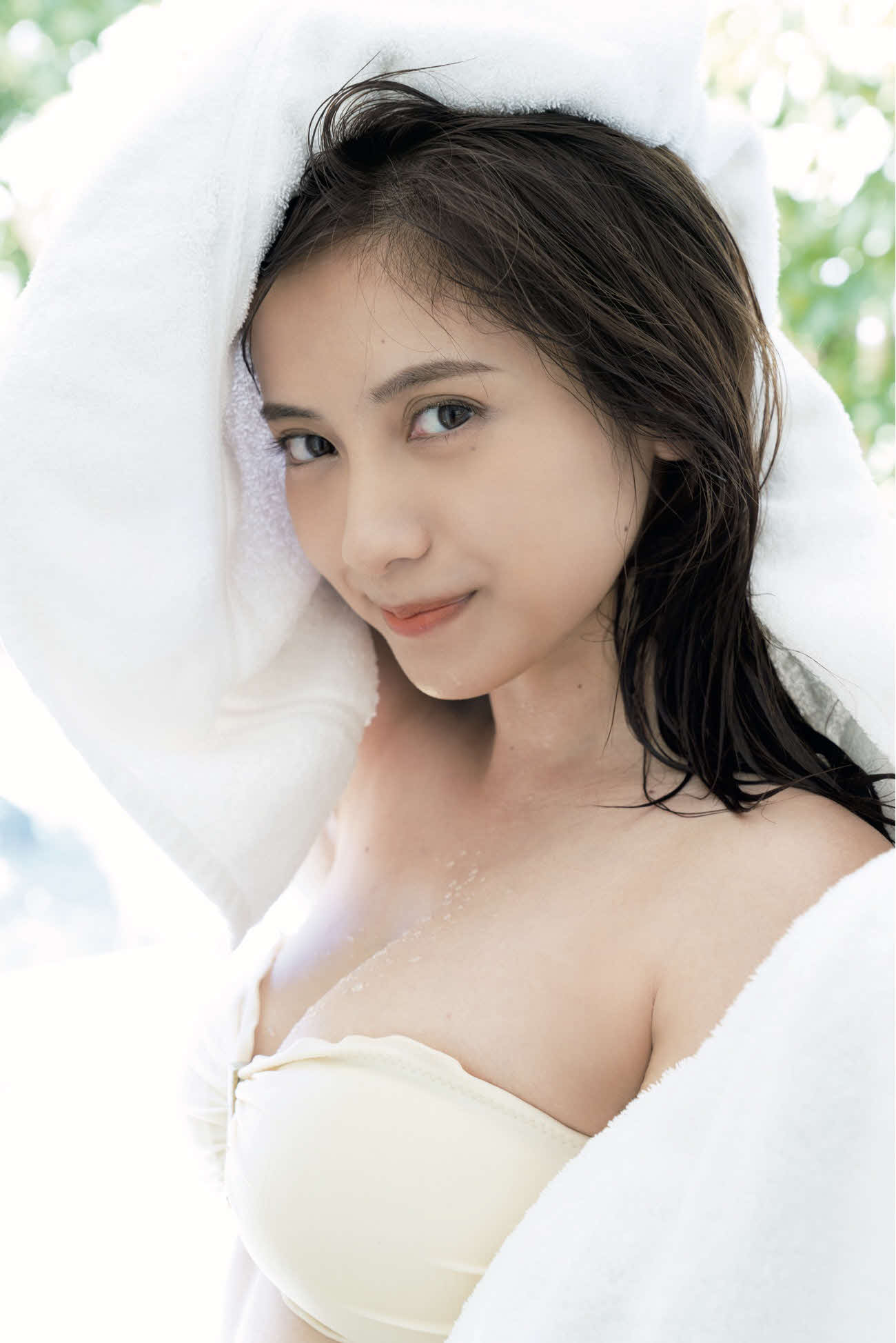 桃月なしこのファースト写真集「未完」（（C）Takeo　Dec.／講談社「ヤングマガジン」）