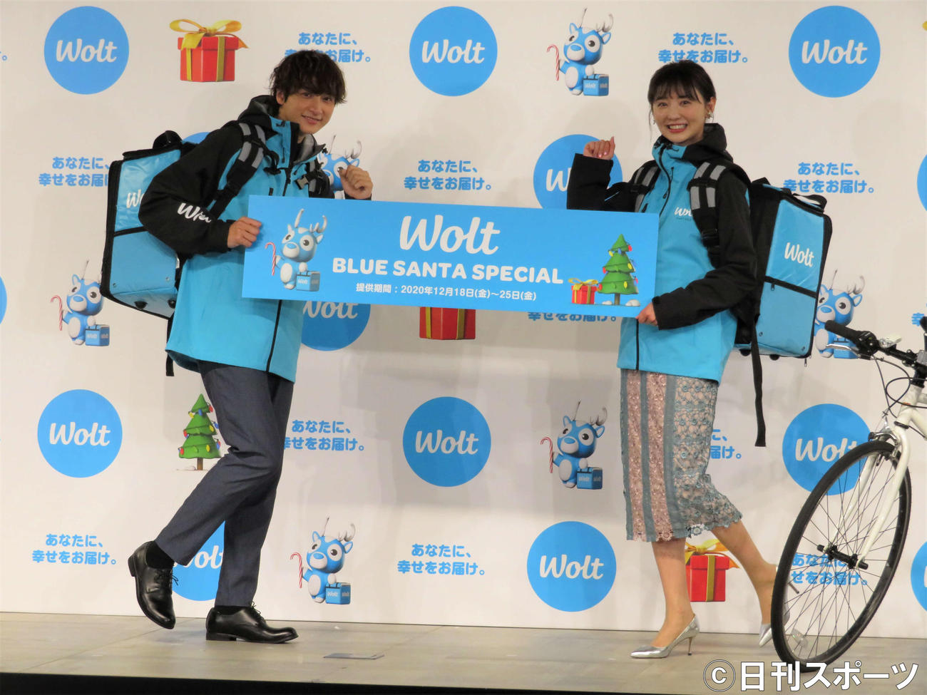 「Wolt　BLUE　SANTA　SPECIAL」開始記念PRイベントに出席した小関裕太（左）とおのののか（撮影・三須佳夏）