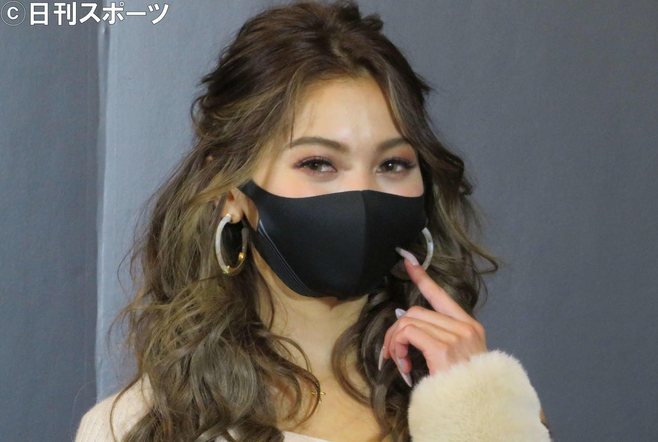 KATE「小顔シルエットマスク」発売イベントに出席したゆきぽよ（撮影・三須佳夏）