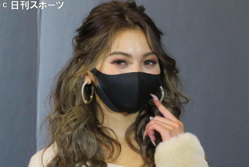 KATE「小顔シルエットマスク」発売イベントに出席したゆきぽよ(撮影・三須佳夏)
