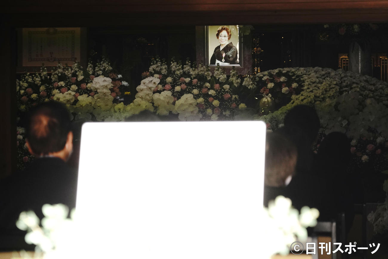 東京・浅草の円照寺で営まれた浅香光代さんの葬儀（撮影・佐藤成）