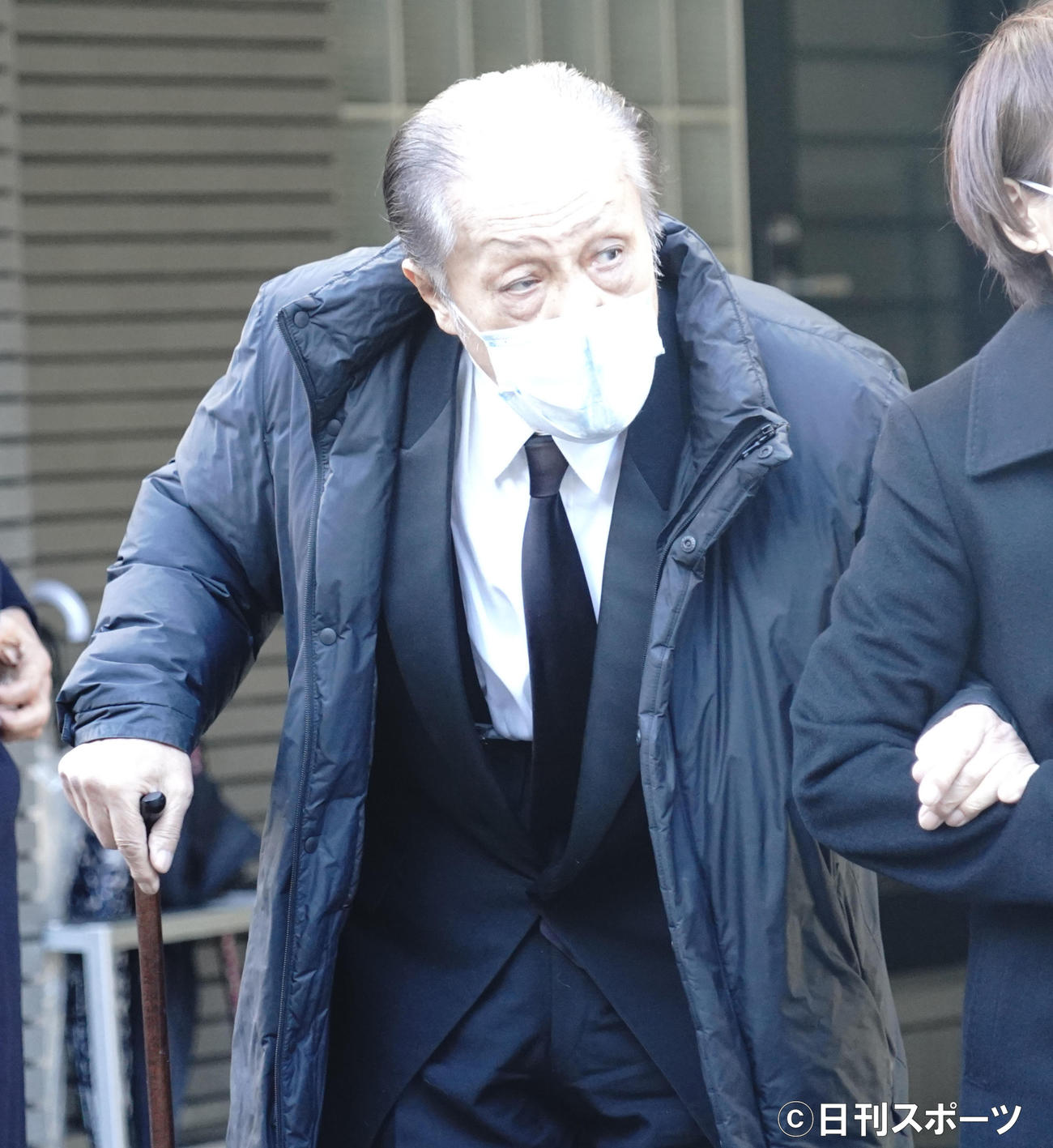 東京・浅草の円照寺で営まれた浅香光代さんの葬儀に参列した夫の世志凡太（撮影・佐藤成）