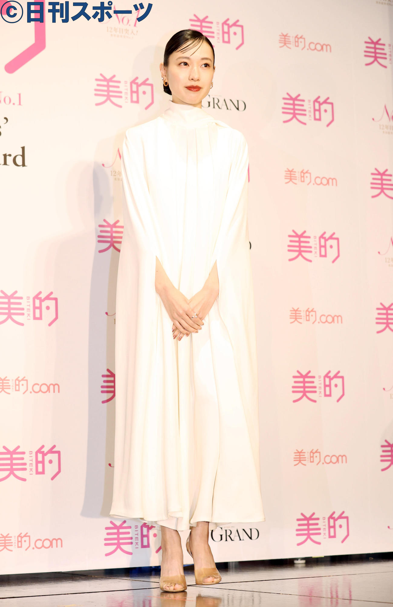 2020美的ベストコスメ大賞発表・贈賞式で「美的ベストビューティウーマン」を受賞し、登場する戸田恵梨香（撮影・狩俣裕三）