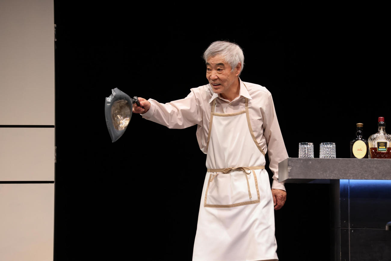 舞台「てにあまる」で演出、出演を兼ねる柄本明