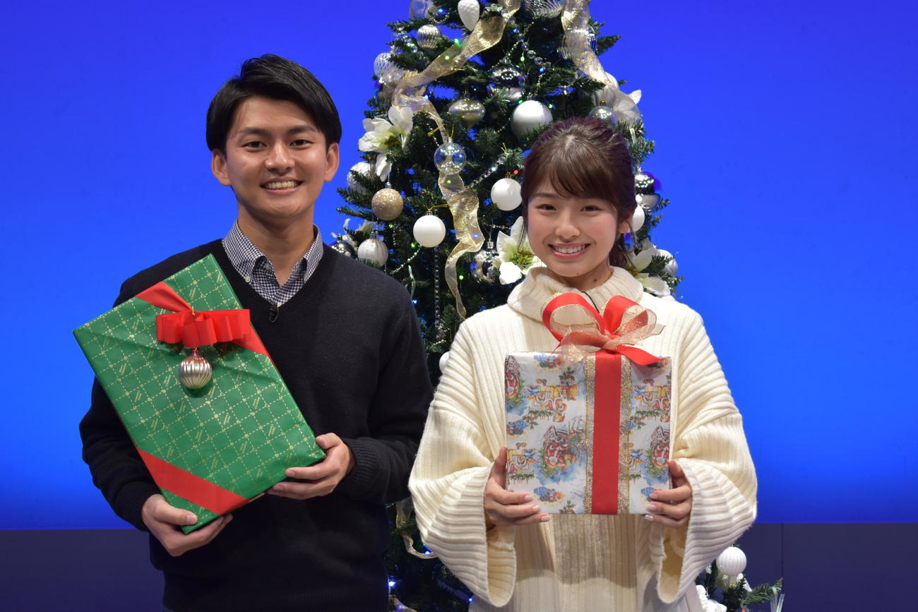 朗読会に初挑戦した新人の山本大貴アナウンサー（左）、舘山聖奈アナウンサー