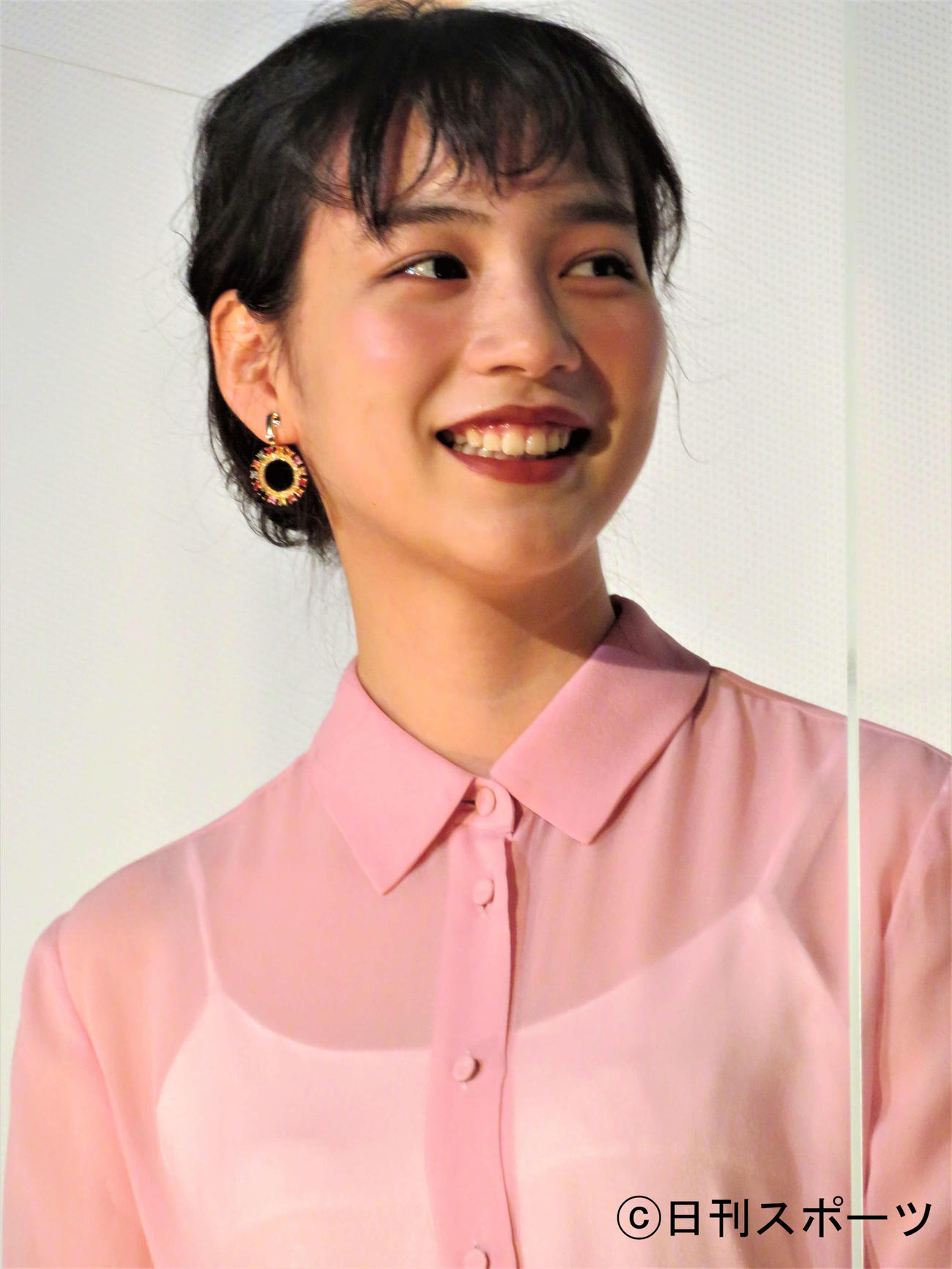 映画「私をくいとめて」の公開記念舞台あいさつに出席したのん（撮影・三須佳夏）