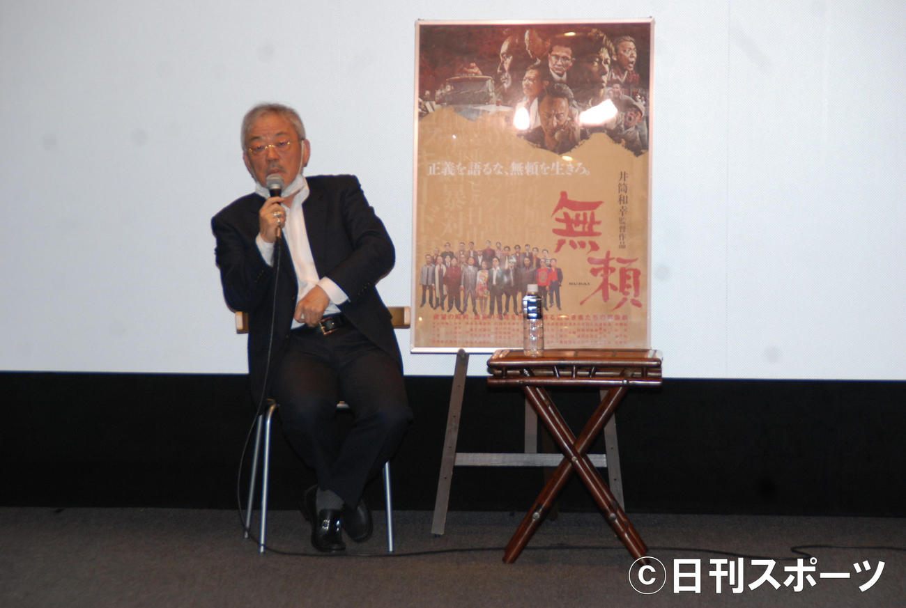 舞台あいさつに登壇した井筒和幸監督（撮影・松浦隆司）