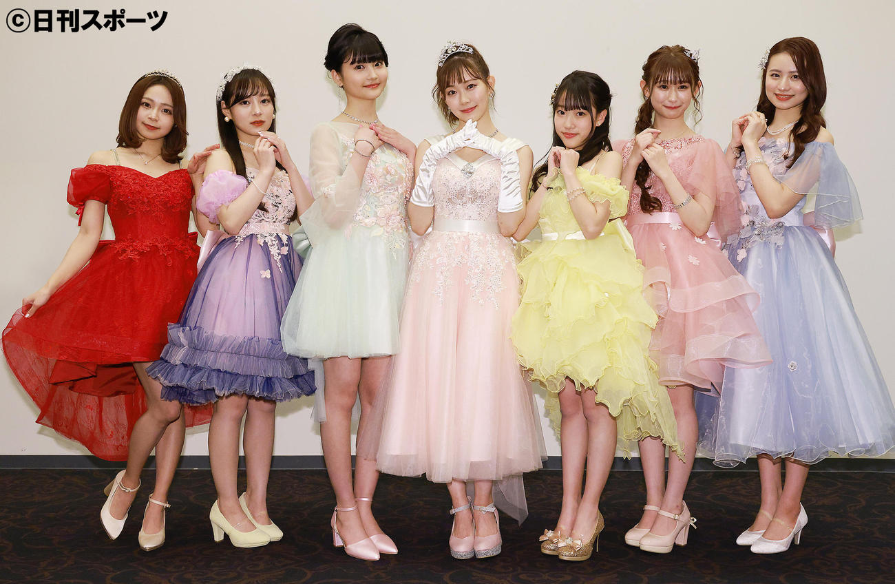 ライブを開催したAnge　et　Folletta。左からAoi、Mika、Rena、Miyuki、Miyuu、Minami、Kotomi（撮影・中島郁夫）