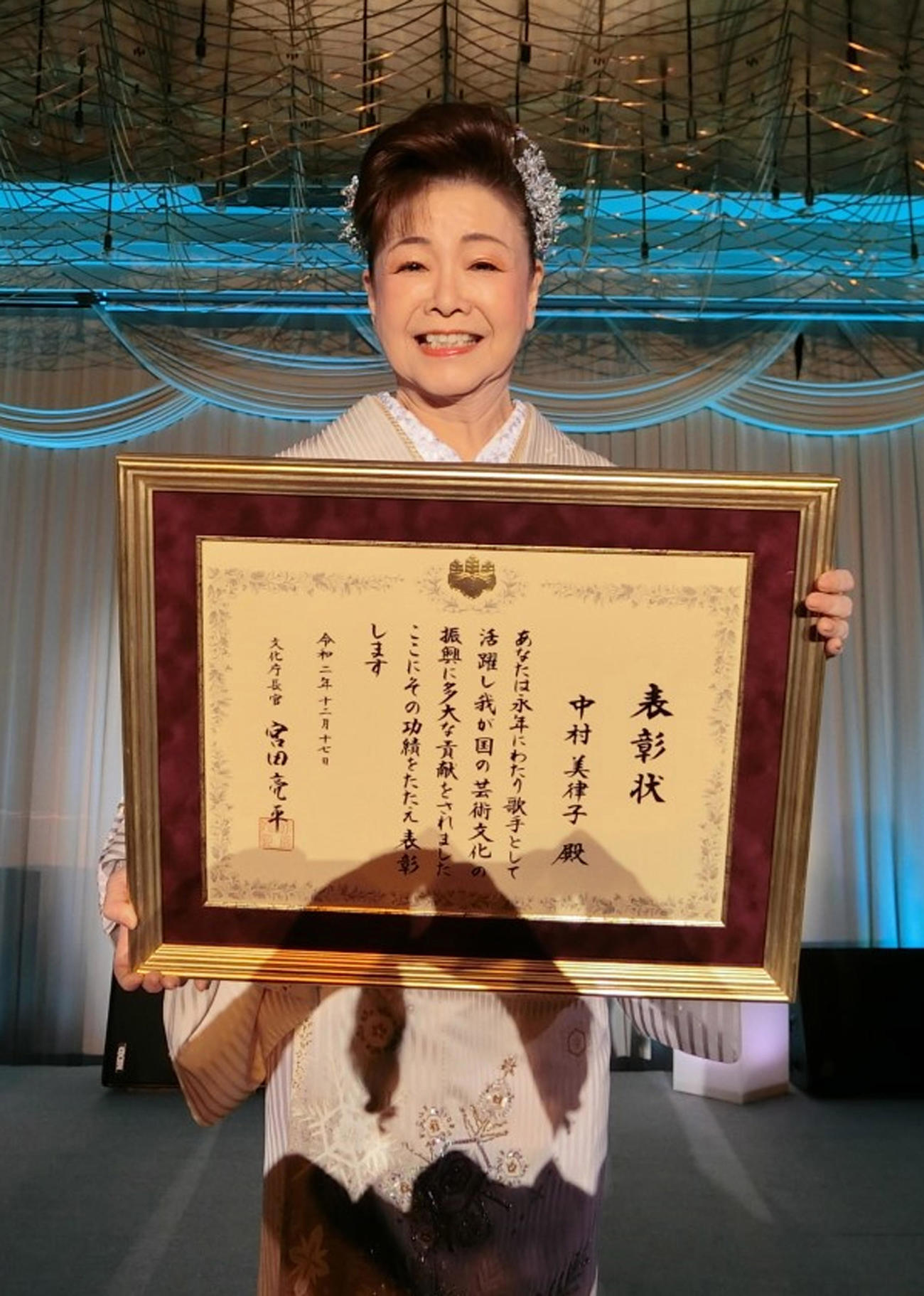 クリスマスディナーショーで「令和二年度文化庁長官表彰」授賞をファンに報告した中村美律子