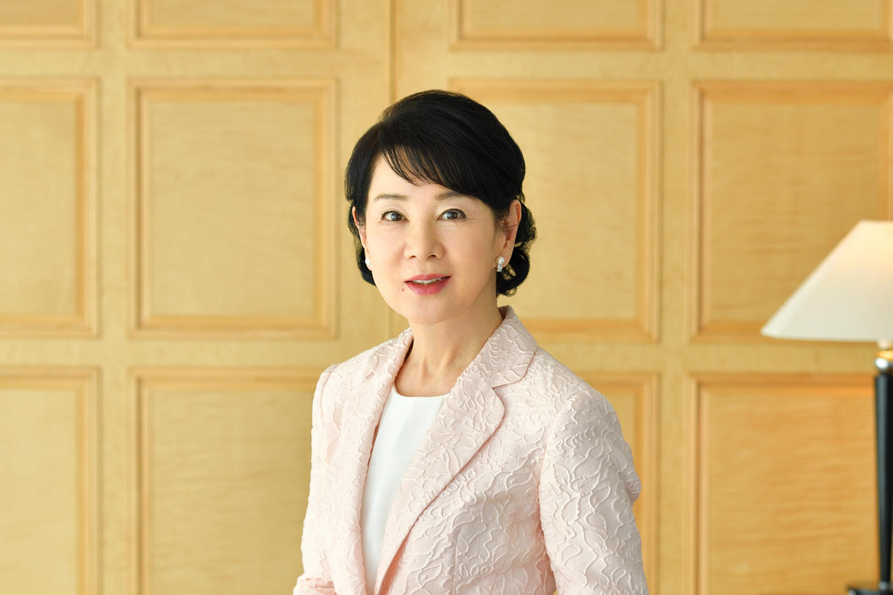 嵐に「いつか5人そろって同窓会をやっていただきたい」と語る吉永小百合