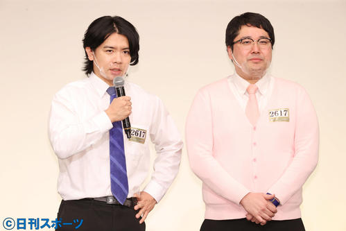 マヂカルラブリーの野田クリスタル(左)と村上(2020年12月2日撮影)