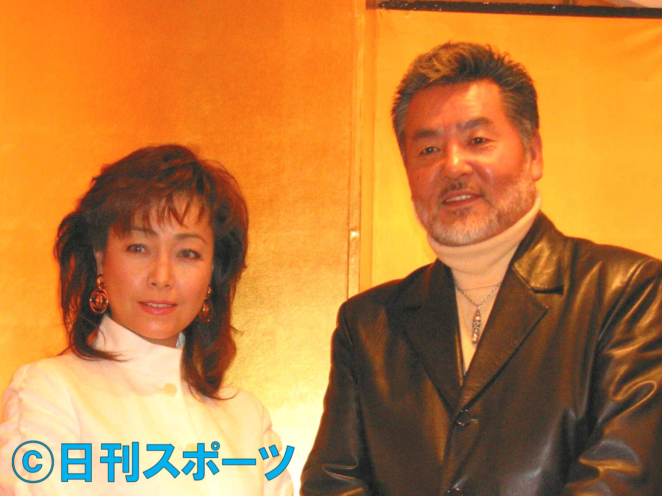 03年12月、コンサート「シニアライス・ポップス」の記者会見に出席した柏原芳恵（左）と中村泰士さん