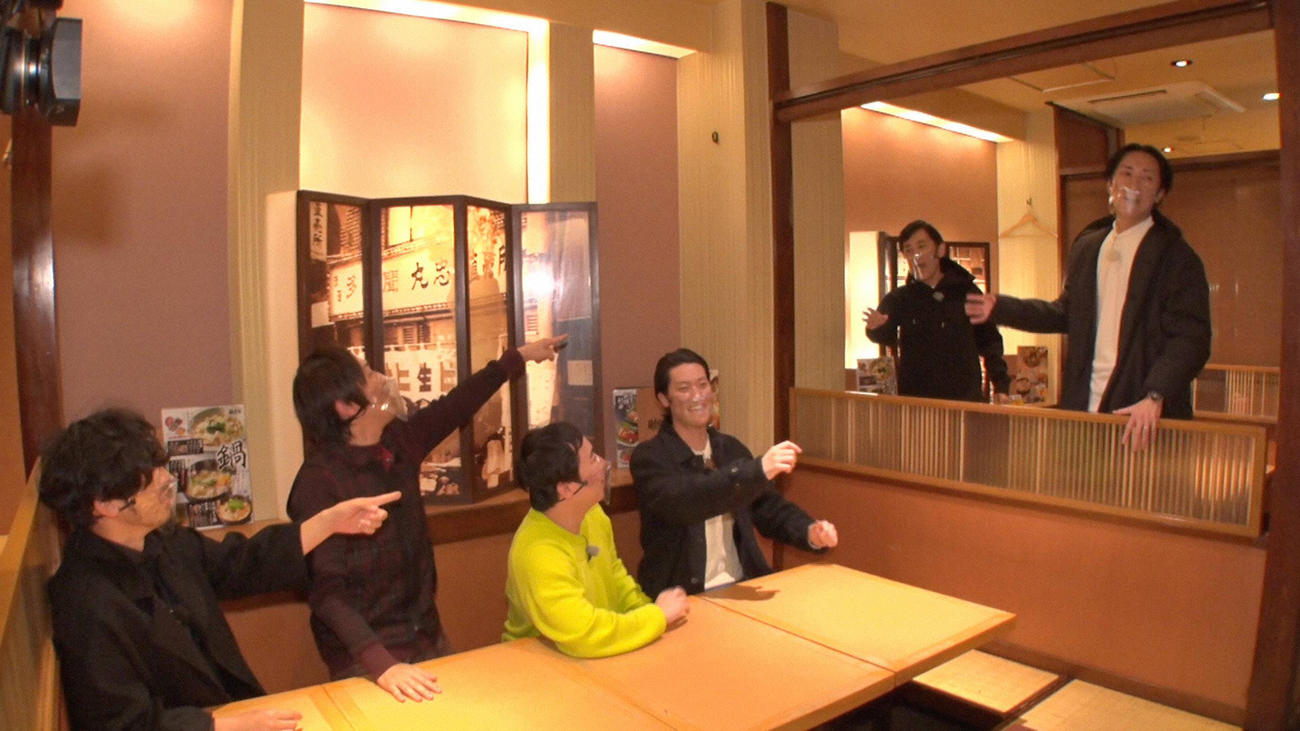 左から西野亮廣、梶原雄太、せいや、粗品、岡村隆史、矢部浩之（C)フジテレビ
