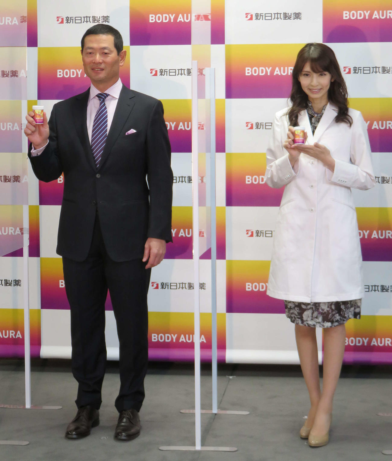 サプリメントの新商品発表会に出席した桑田真澄氏（左）と川村優希氏